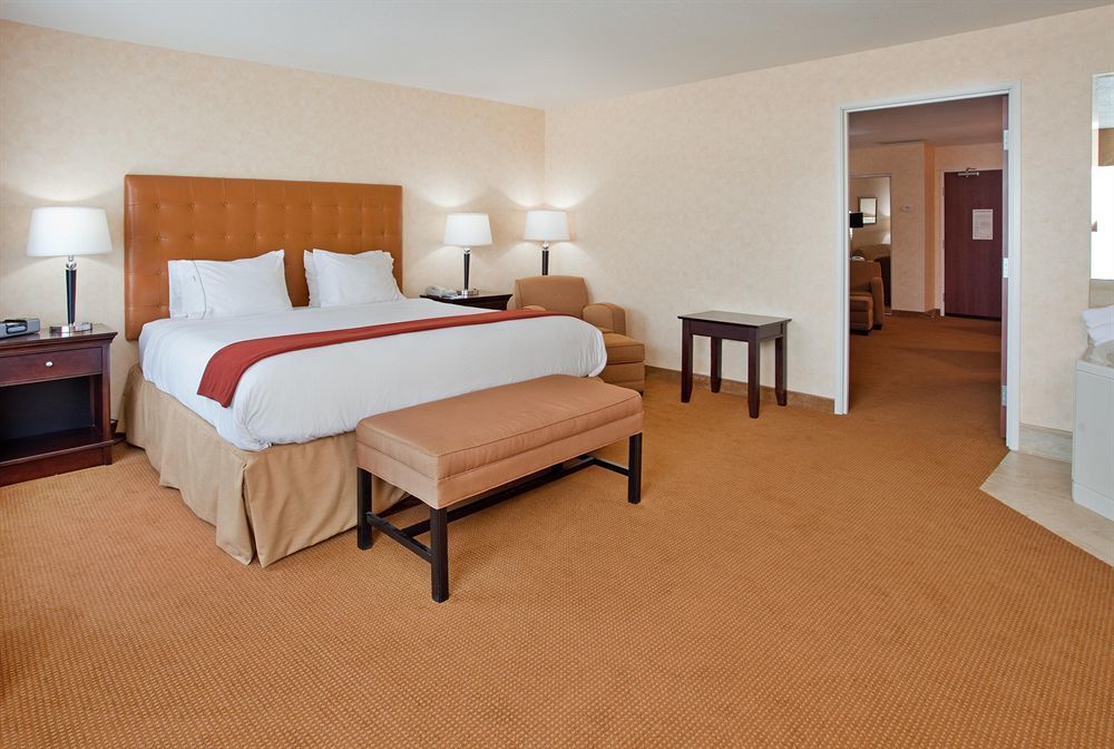 Holiday Inn Express Lawrence By Ihg Exterior foto
