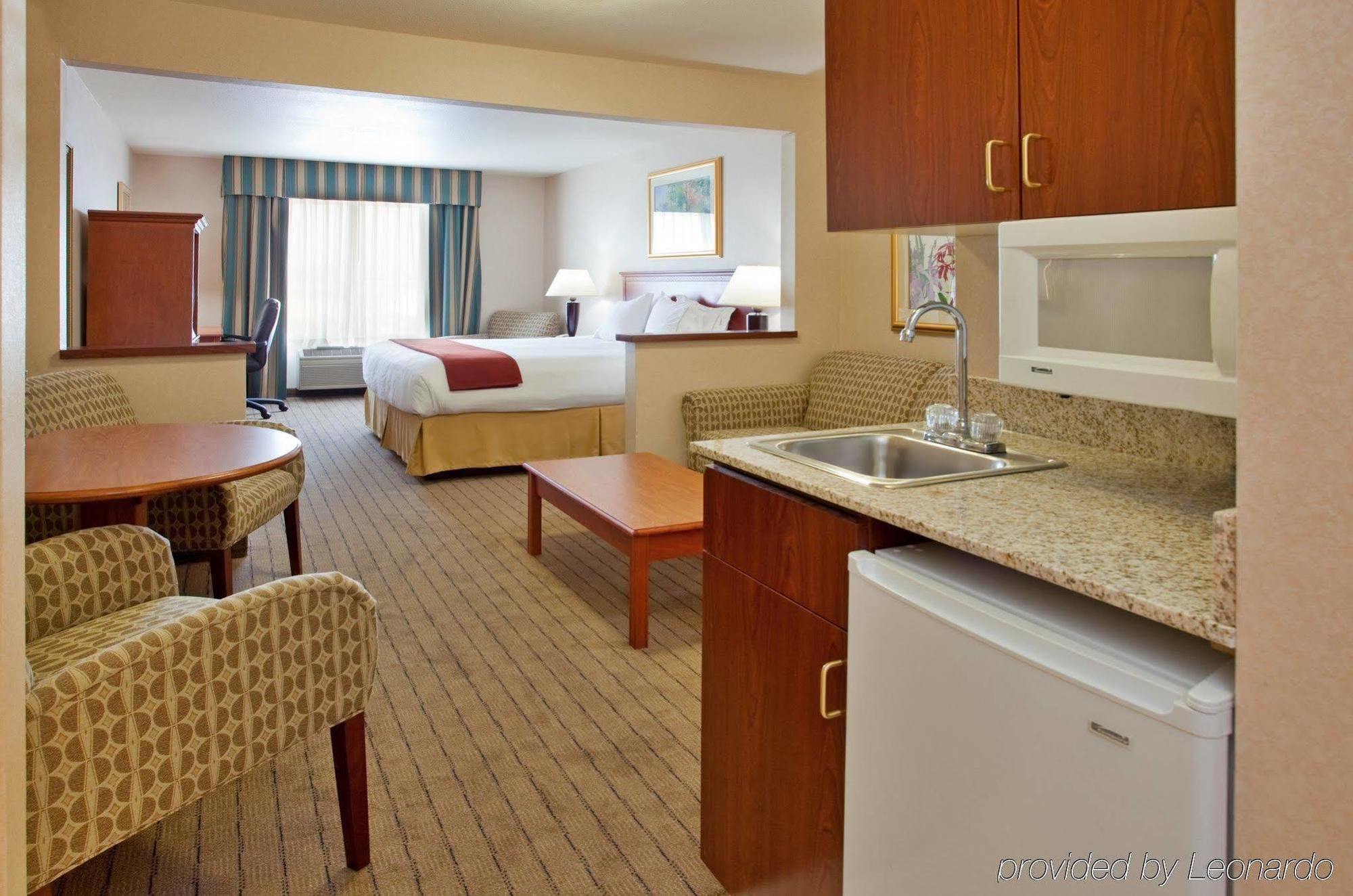 Holiday Inn Express Lawrence By Ihg Exterior foto