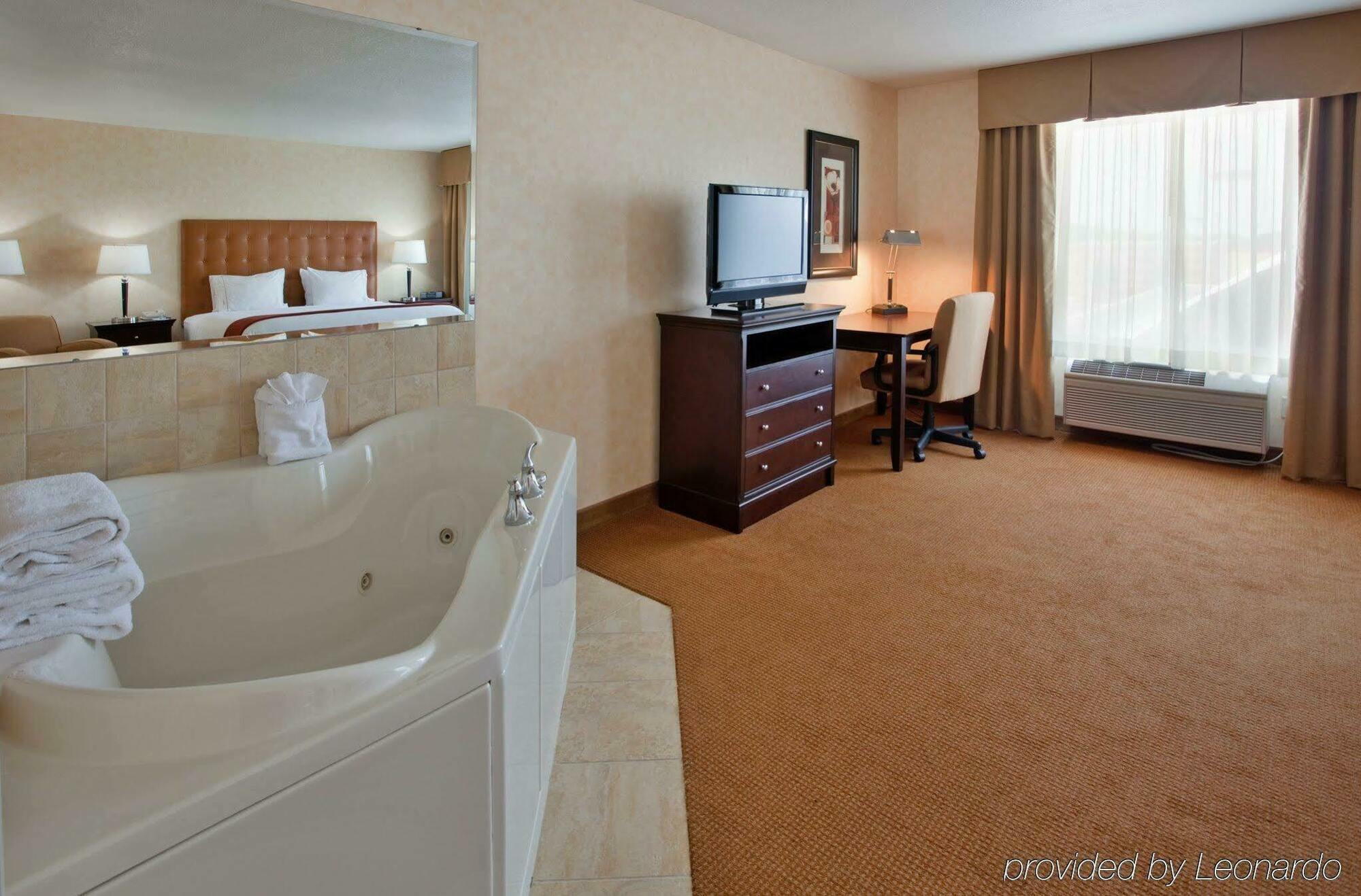 Holiday Inn Express Lawrence By Ihg Exterior foto